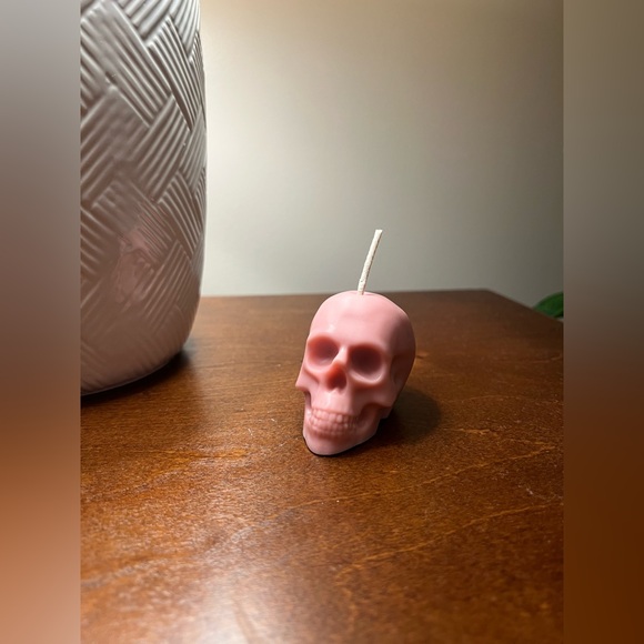 Handmade Skull Candle - Grapefruit Mango - Picture 4 of 5